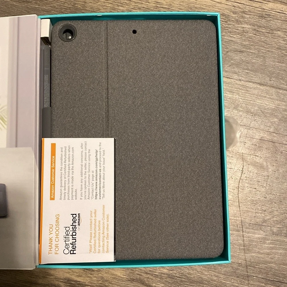 NEW - iPad 7th generation case with keyboard